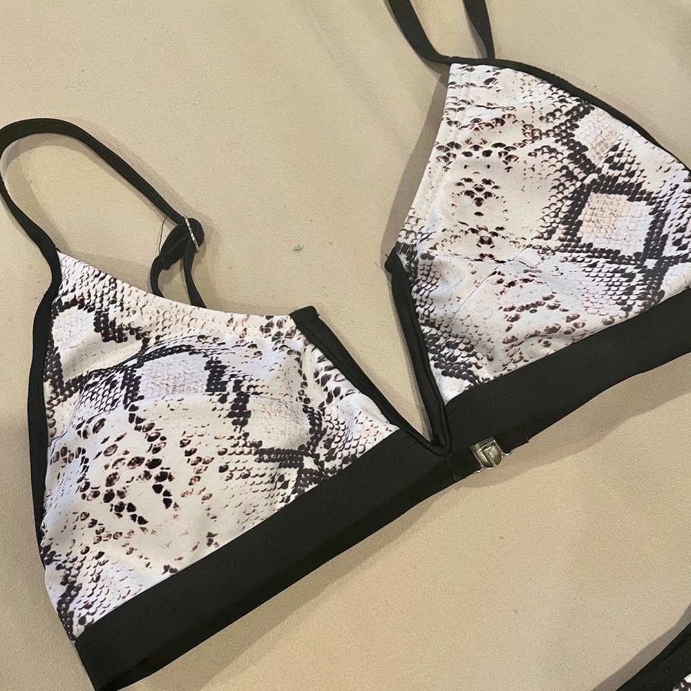 Sexy snakeskin print bikini - Picture 2 of 7